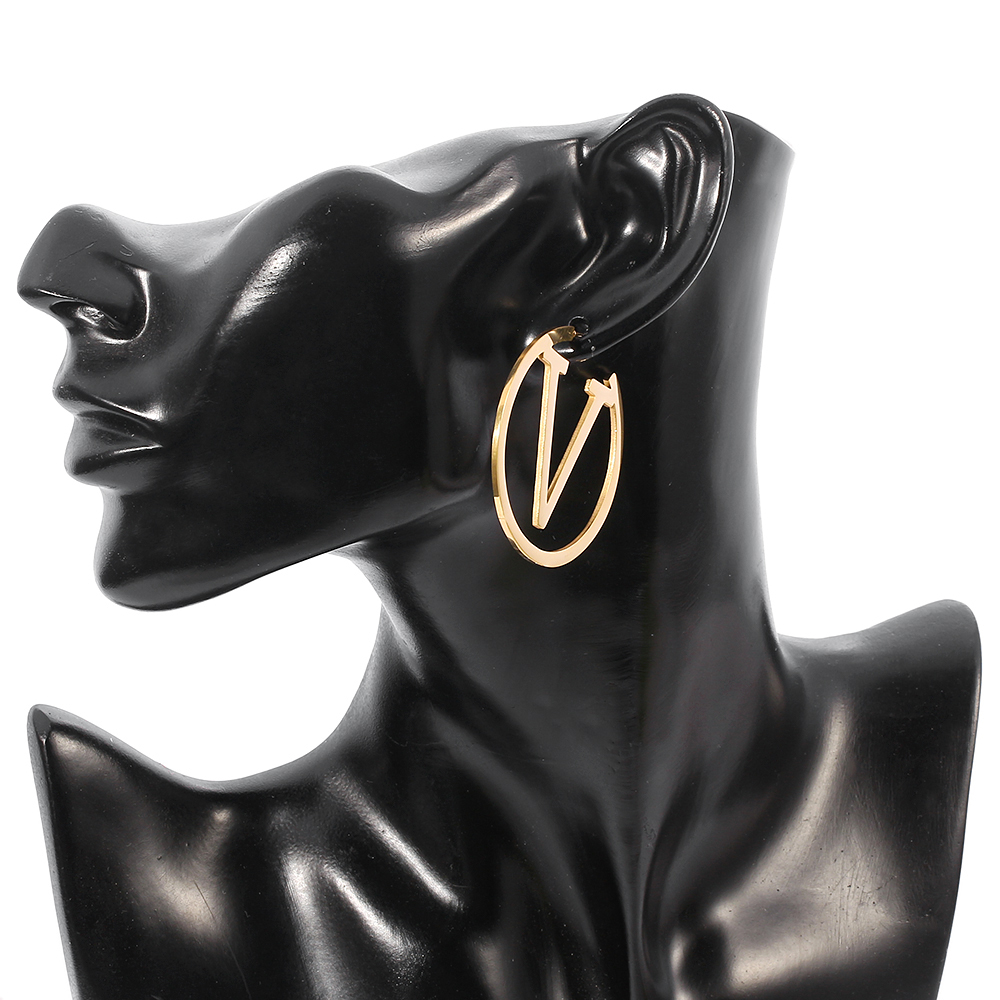 Brinco de Metal V Vazado Minim - Women Accessories Trendy avaliação e preço